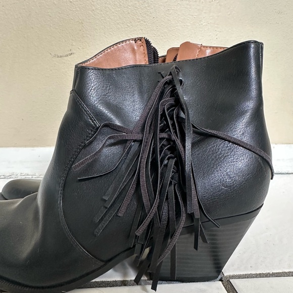 8.5 Women’s Western Fringe Booties - Picture 3 of 5